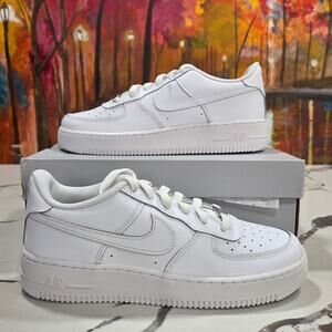 Nike Air Force 1 LE GS Size 7 Youth/8.5 Women's Triple White DH2920-111